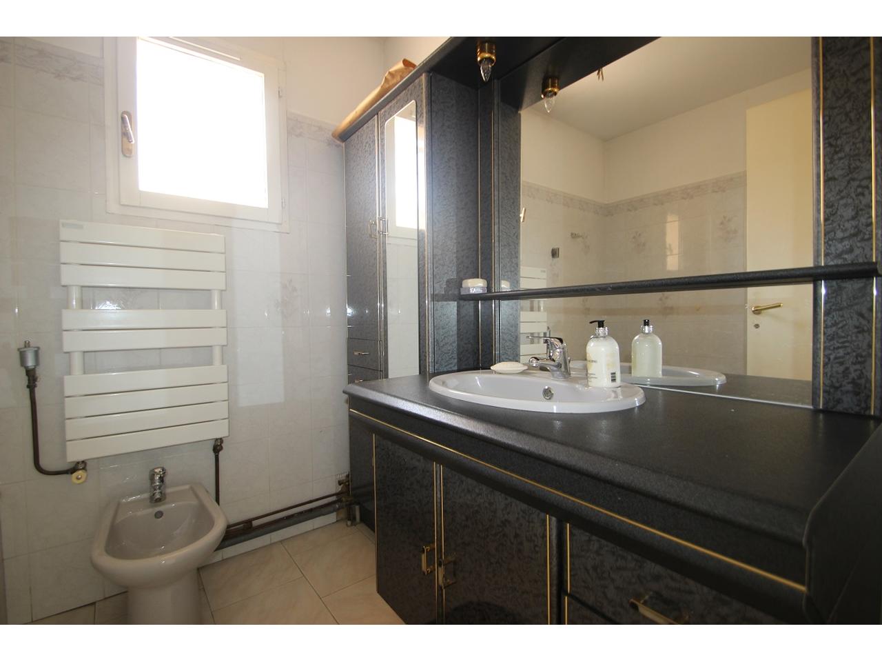 Villa vue mer à vendre à La Roquette sur Siagne - bains.JPG