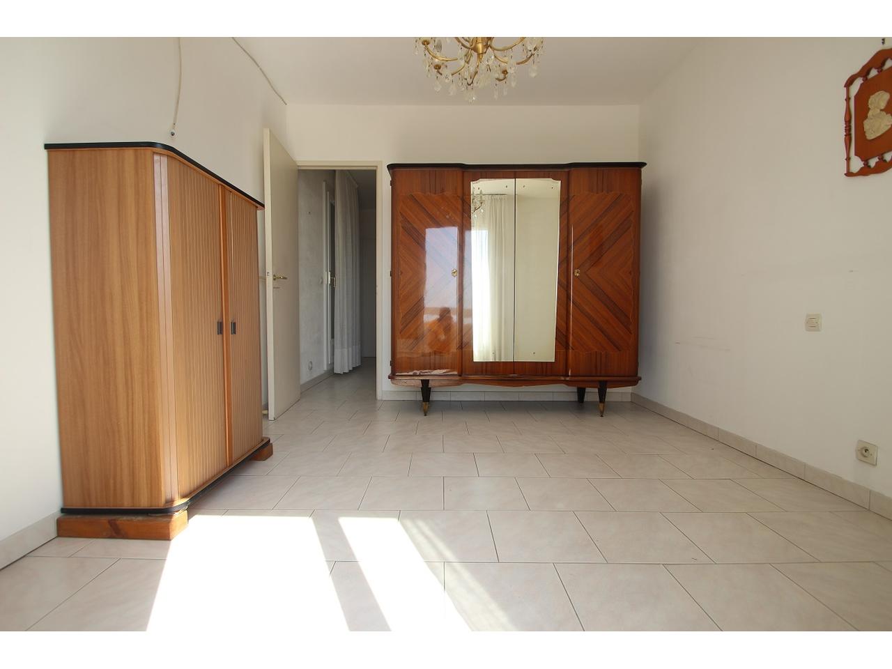 Villa vue mer à vendre à La Roquette sur Siagne - chambre.JPG