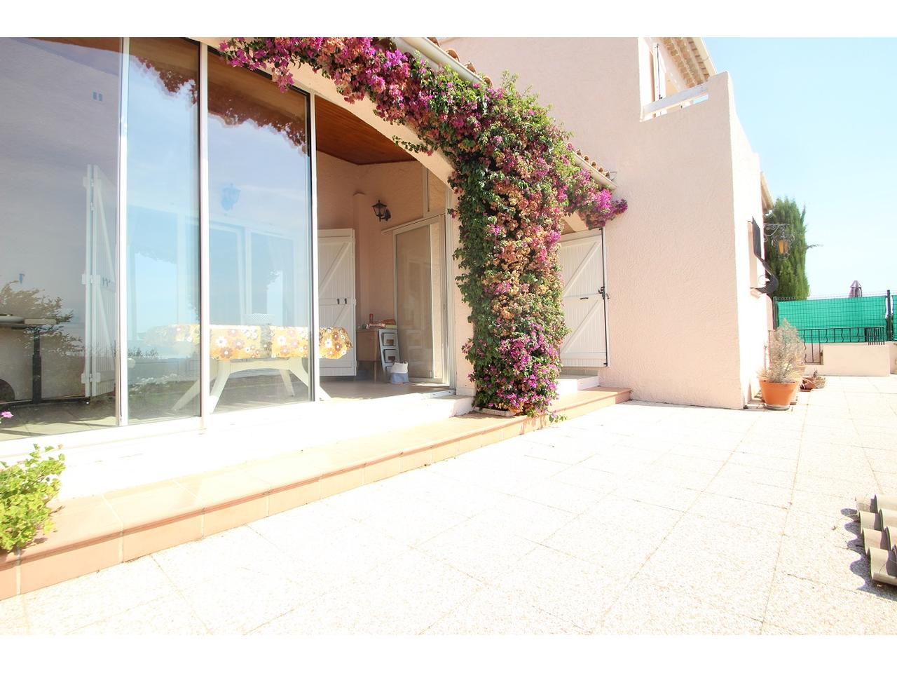 Villa vue mer à vendre à La Roquette sur Siagne - terrasse.JPG