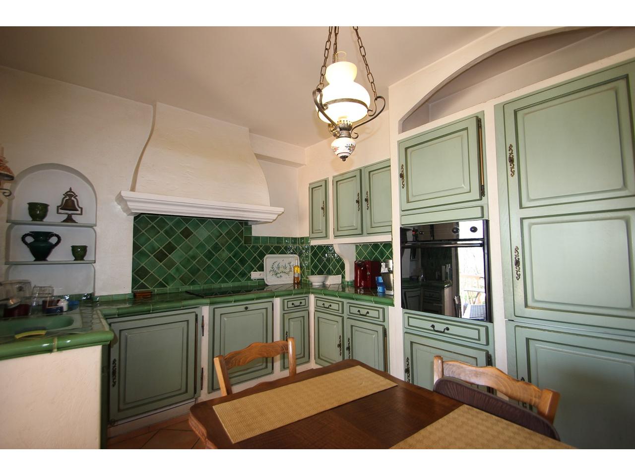 Villa individuelle avec piscine à vendre à La Roquette sur Siagne - cuisine.JPG